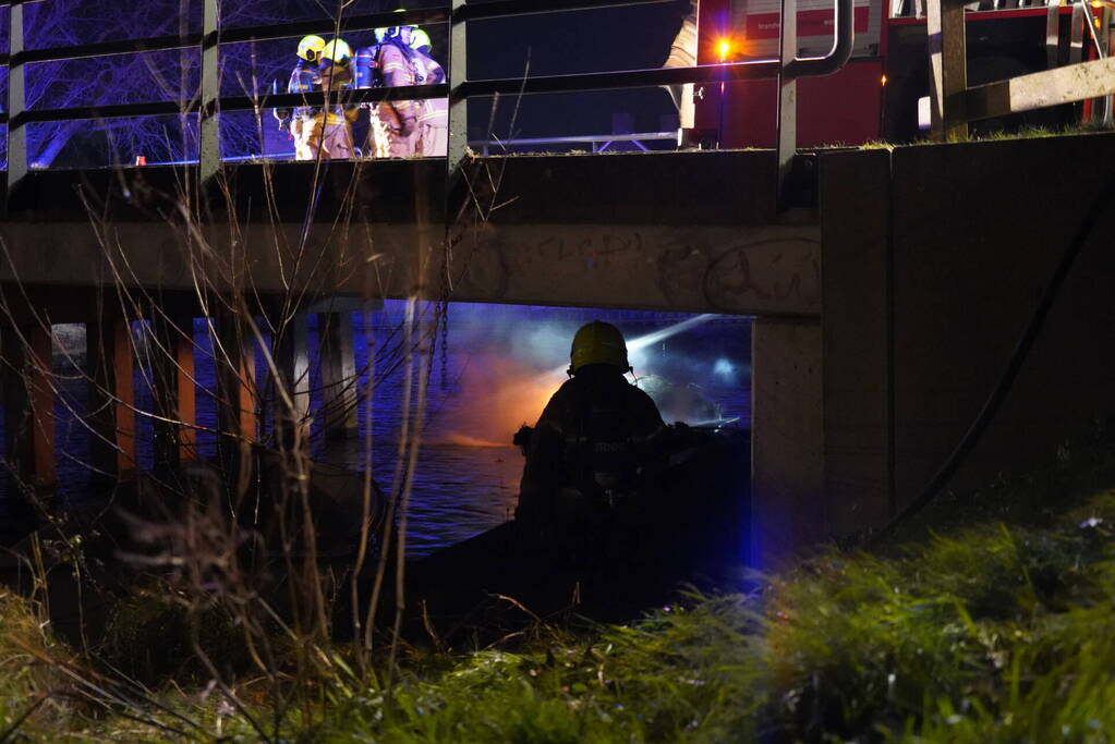 Kleine boot vat vlam