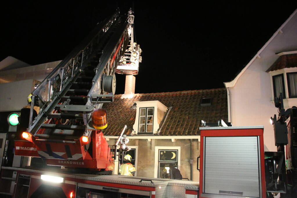 Schoorsteenbrand snel onder controle