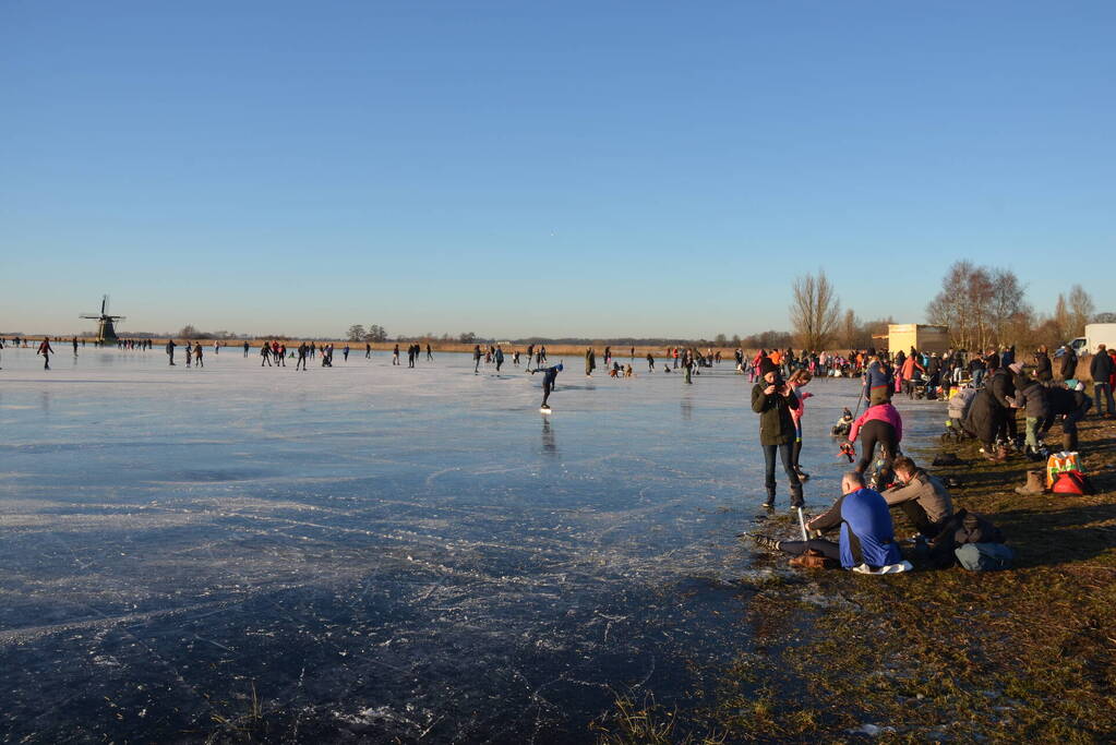 Schaatspret op natuurijs