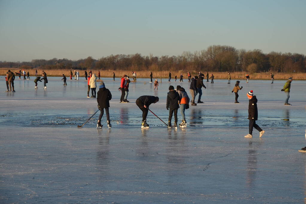 Schaatspret op natuurijs