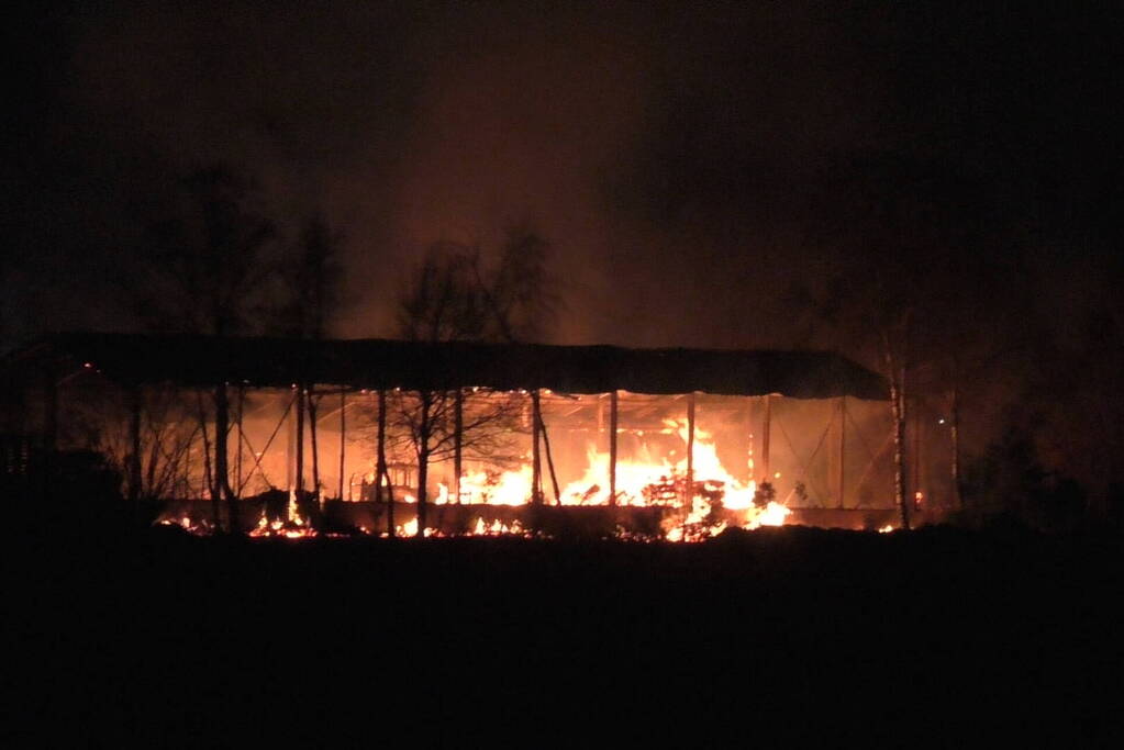 Grote brand in houtloods