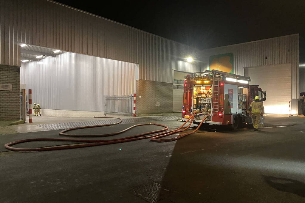 Stoomvorming in loods van transportbedrijf zorgt voor brandmelding