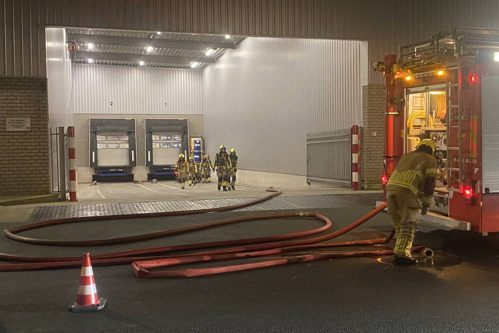 Stoomvorming in loods van transportbedrijf zorgt voor brandmelding