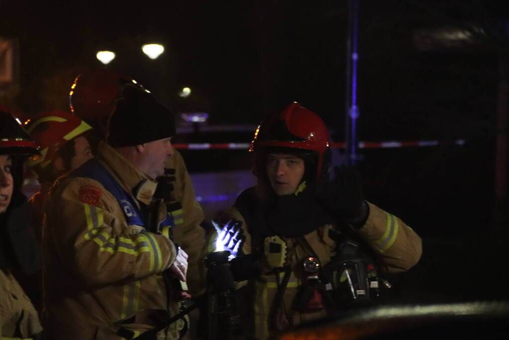 Flinke rookontwikkeling bij woningbrand, brandweer redt hond