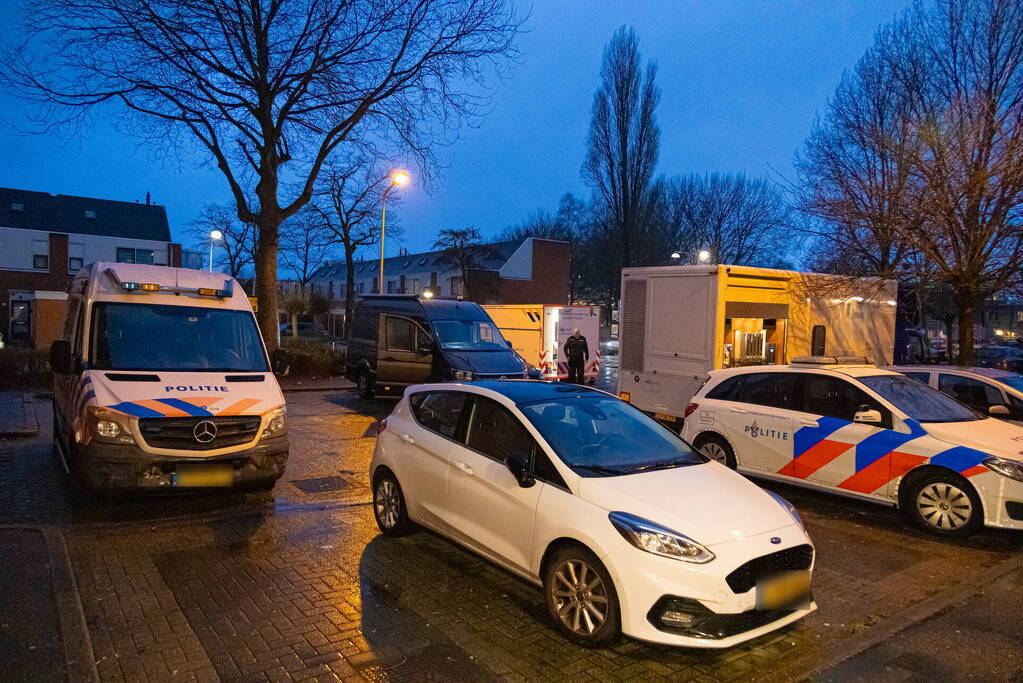 Dode en zwaargewonde aangetroffen in woning