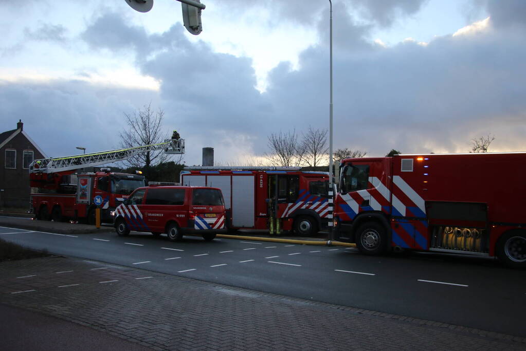 Brandweer ingezet voor brand op dak