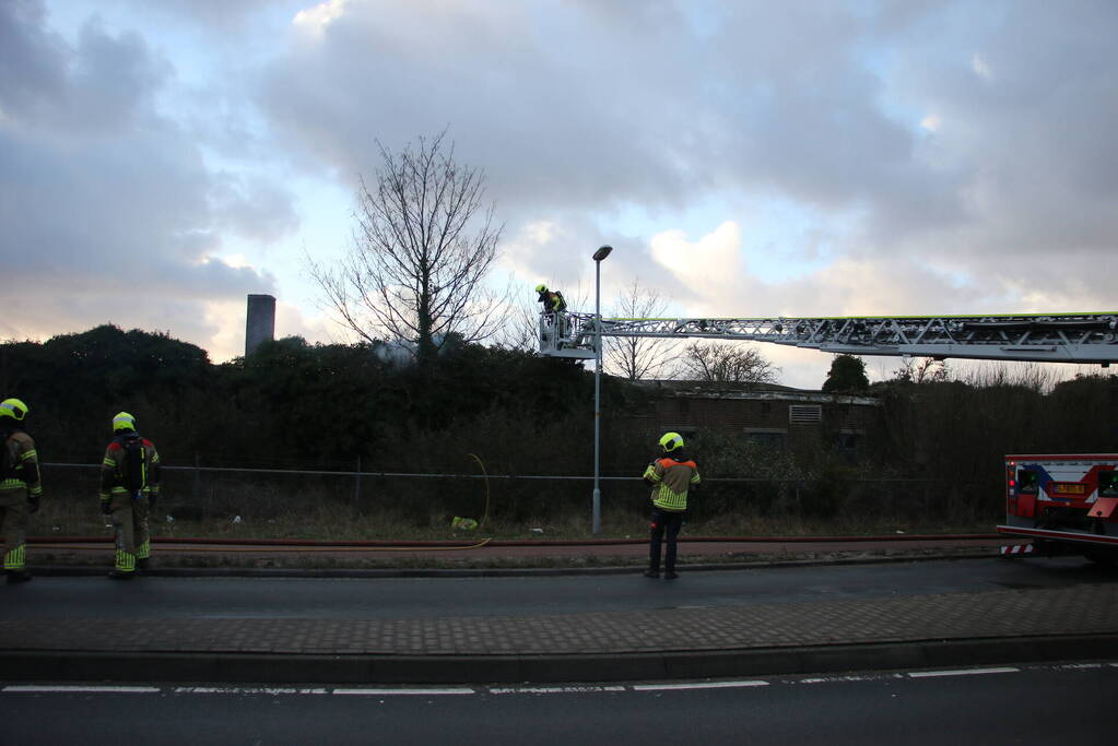 Brandweer ingezet voor brand op dak