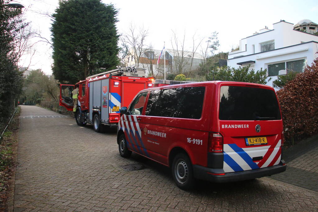 Brandweer doet onderzoekt naar gaslucht in woning