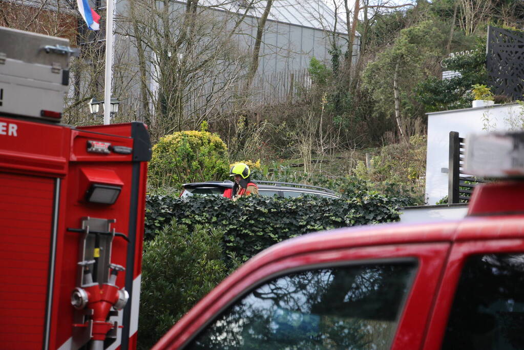 Brandweer doet onderzoekt naar gaslucht in woning