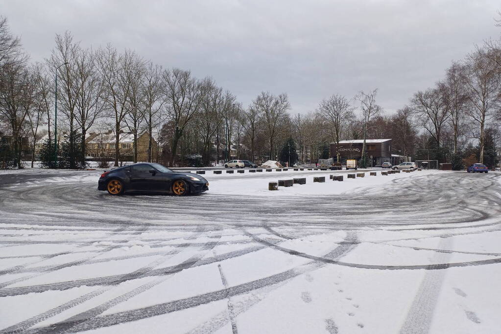 Sportieve rijders hebben veel lol in de sneeuw