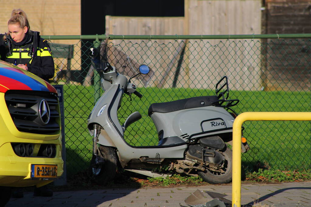 Scooterrijder gewond bij botsing met automobilist