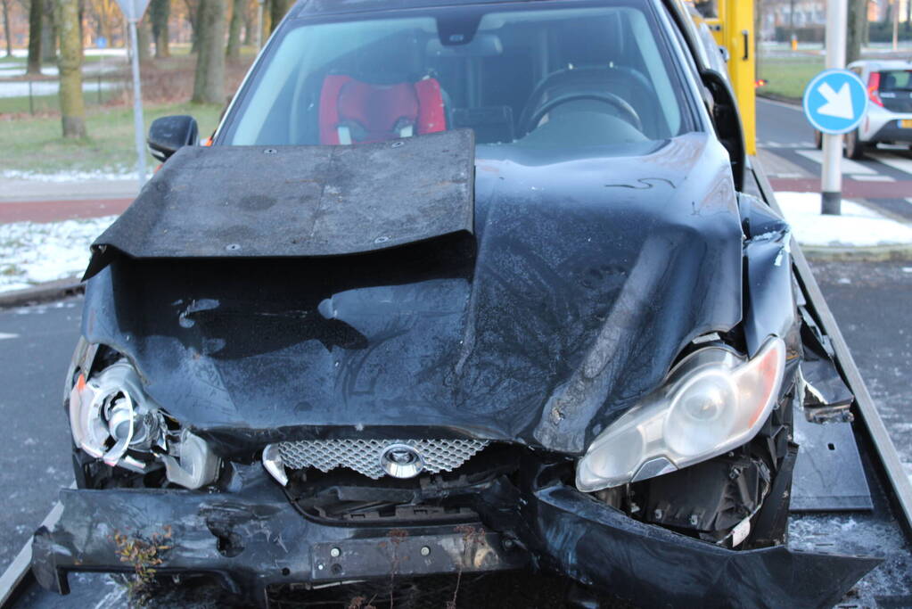 Gewonden bij ongeval op rotonde