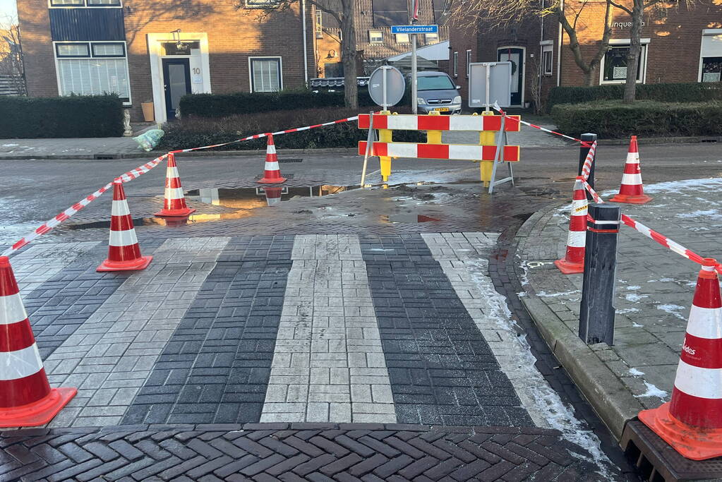 Straat afgezet vanwege waterleidingbreuk