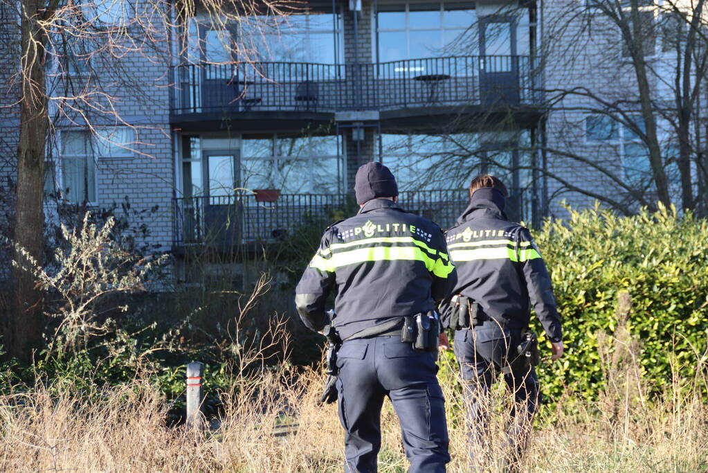 Persoon overleden na val uit raam