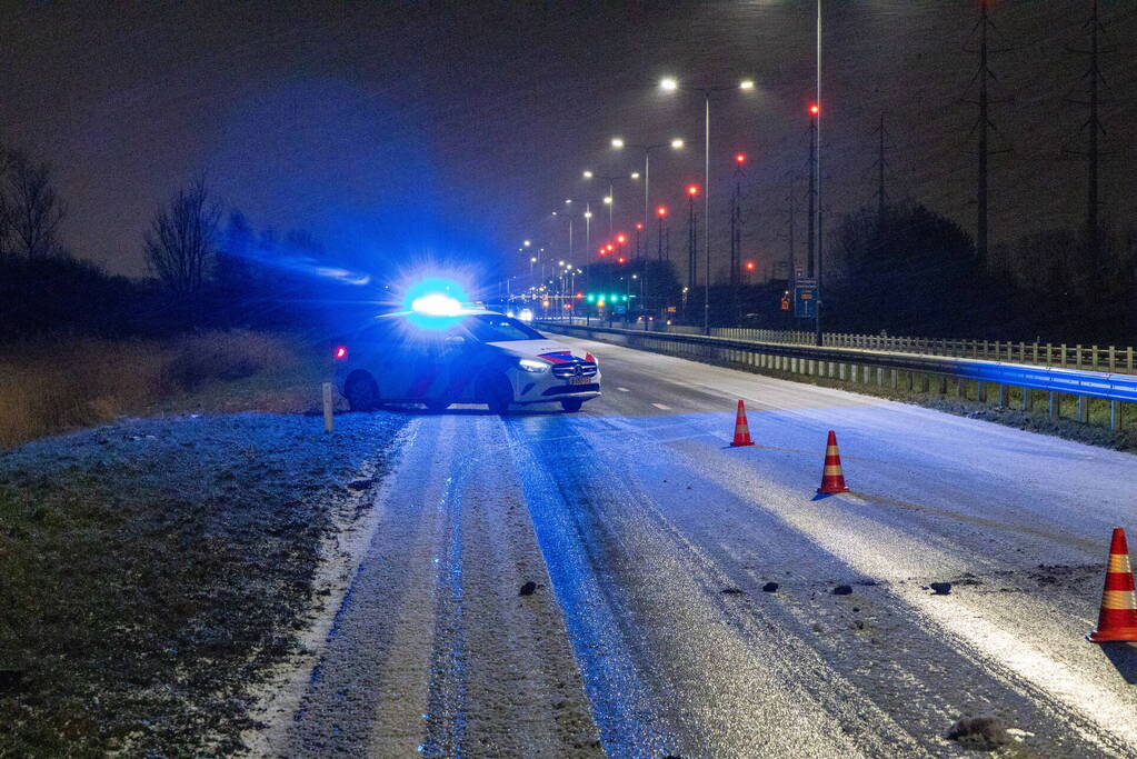 Automobilist ramt vangrail door gladheid
