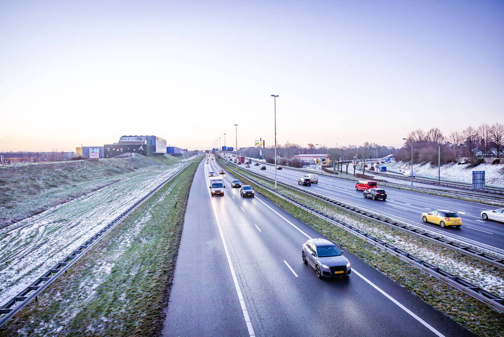 Keistad bedekt onder dun laagje sneeuw