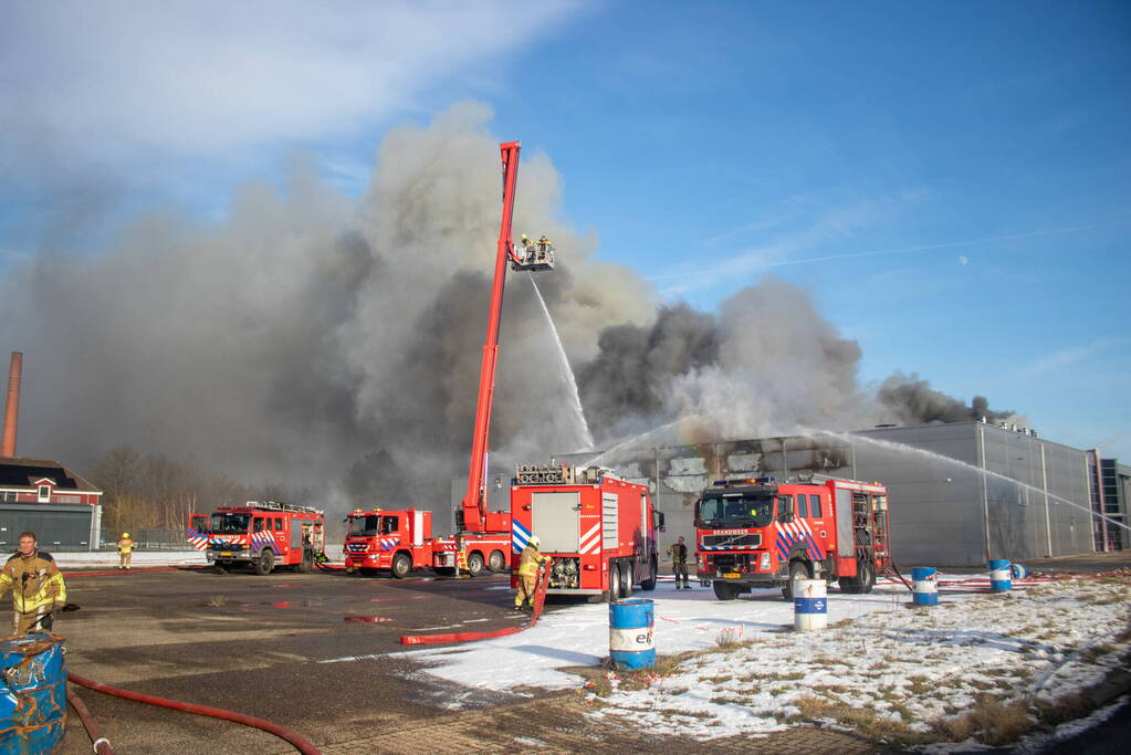 NL-alert voor grote brand in bedrijfspand