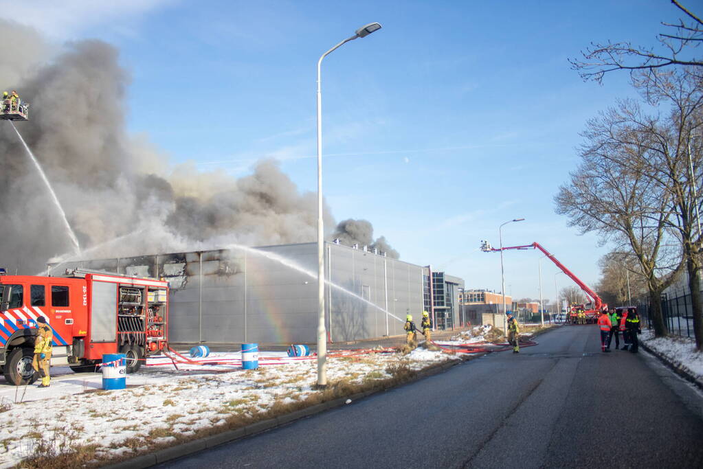 NL-alert voor grote brand in bedrijfspand