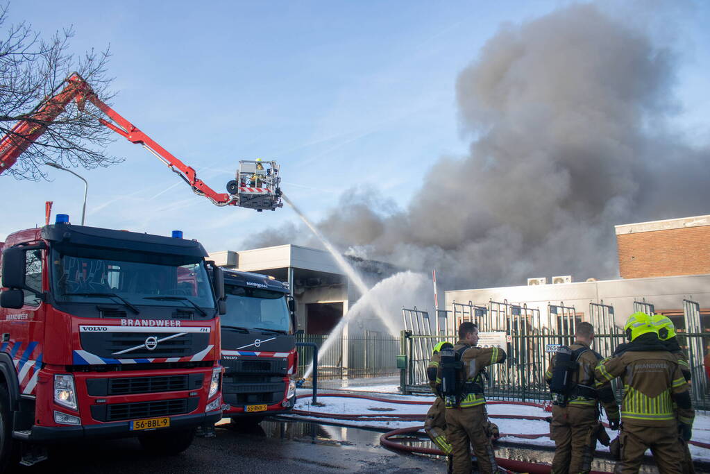 NL-alert voor grote brand in bedrijfspand
