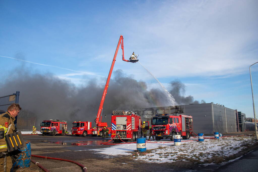 NL-alert voor grote brand in bedrijfspand
