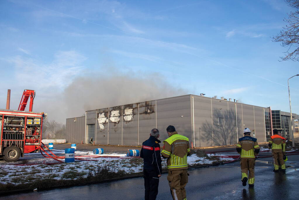 NL-alert voor grote brand in bedrijfspand
