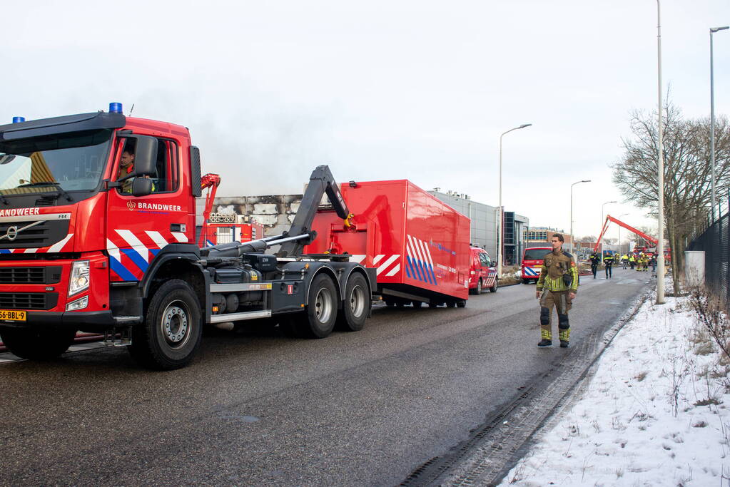NL-alert voor grote brand in bedrijfspand