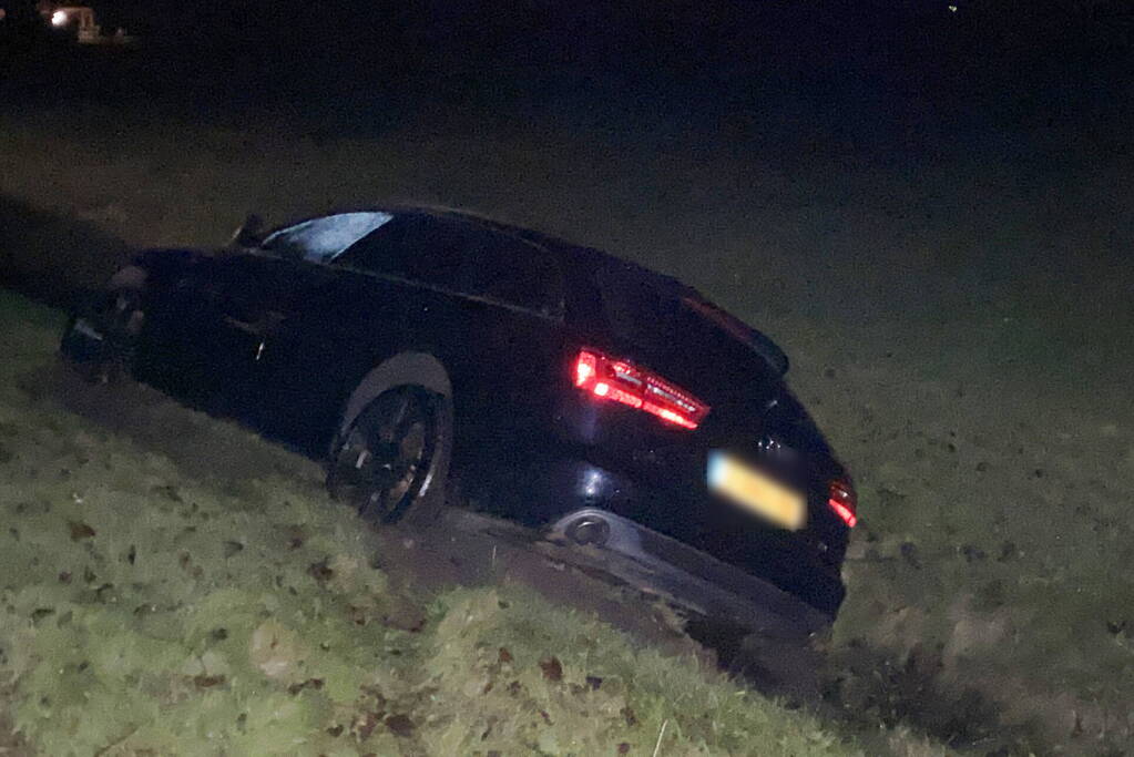 Automobilist belandt in greppel