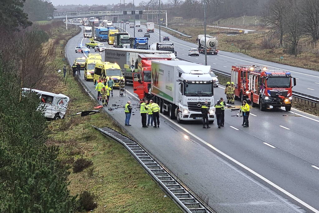 Twee vrachtwagens betrokken bij ernstig ongeval