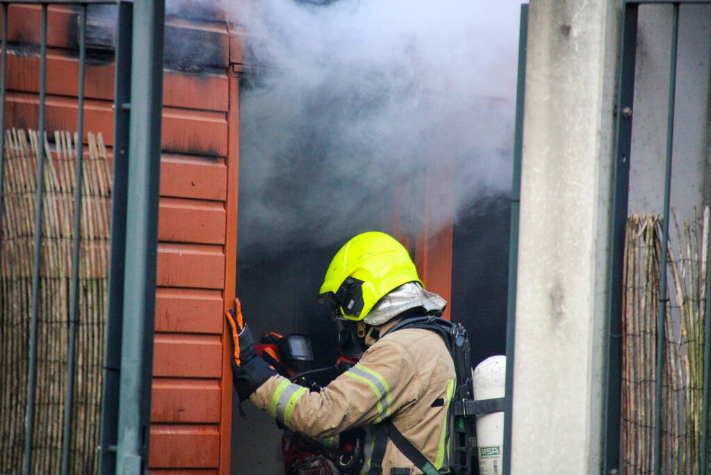 Kortsluiting veroorzaakt felle brand in schuur