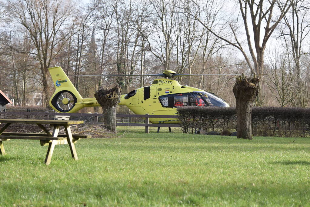 Peuter per traumaheli naar ziekenhuis na te water raking