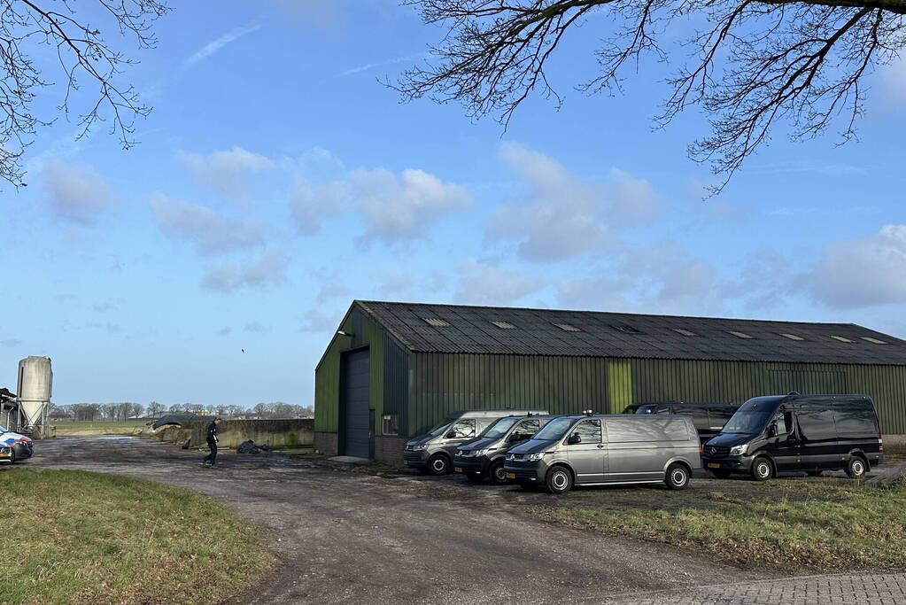 Politie doet onderzoek bij mogelijk drugslab