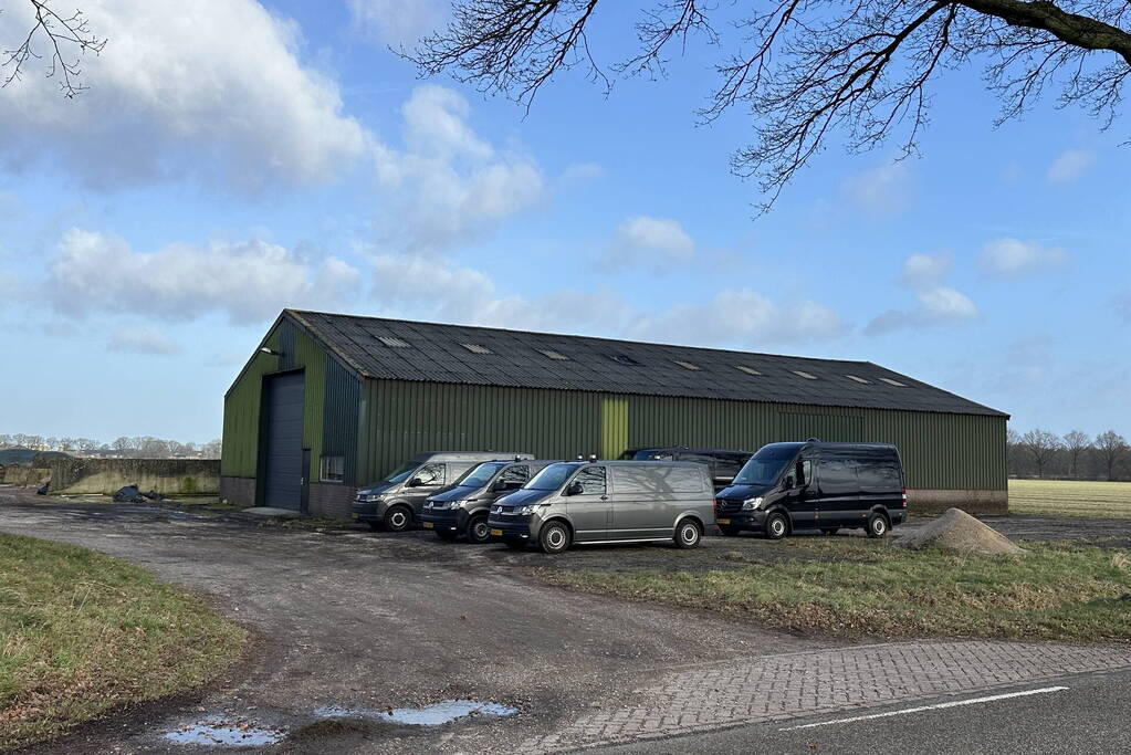 Politie doet onderzoek bij mogelijk drugslab