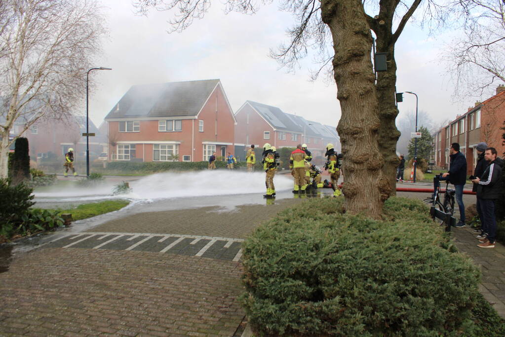 Hevige rookontwikkeling bij zeer grote brand in loods