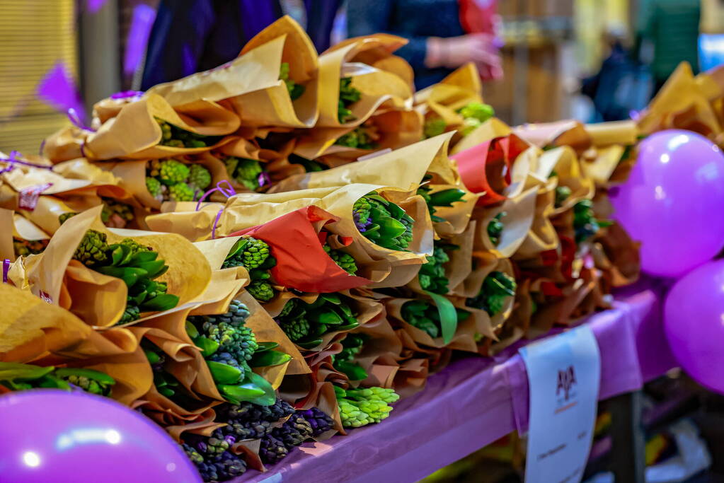 Meander MC steunt actie AYA Foundation met hyacinten-verkoop