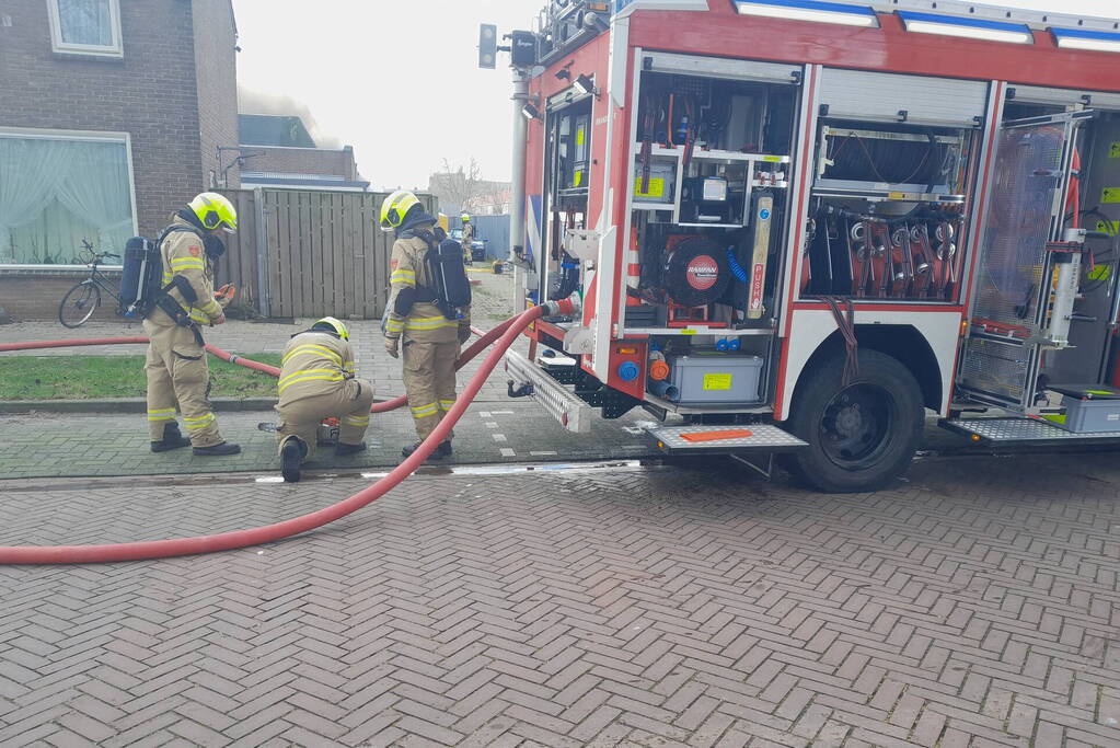 Enorme rookontwikkeling bij grote brand in industriepand