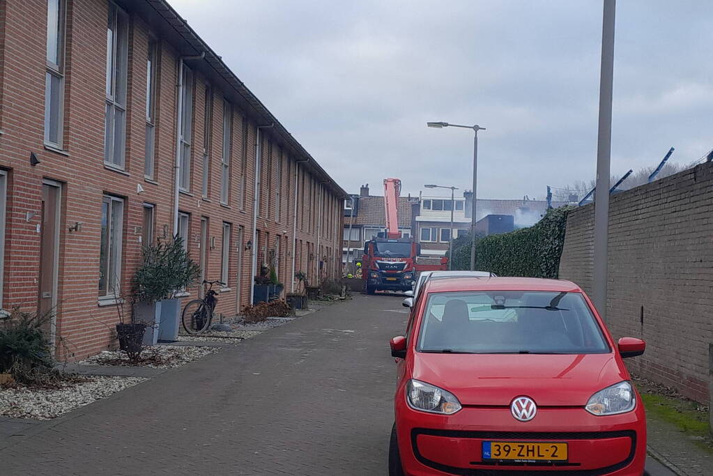 Enorme rookontwikkeling bij grote brand in industriepand