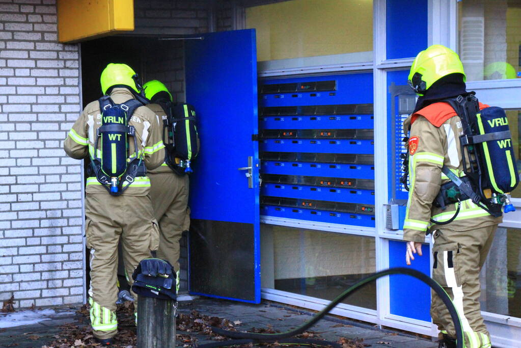 Rookontwikkeling bij brand in berging onder flat