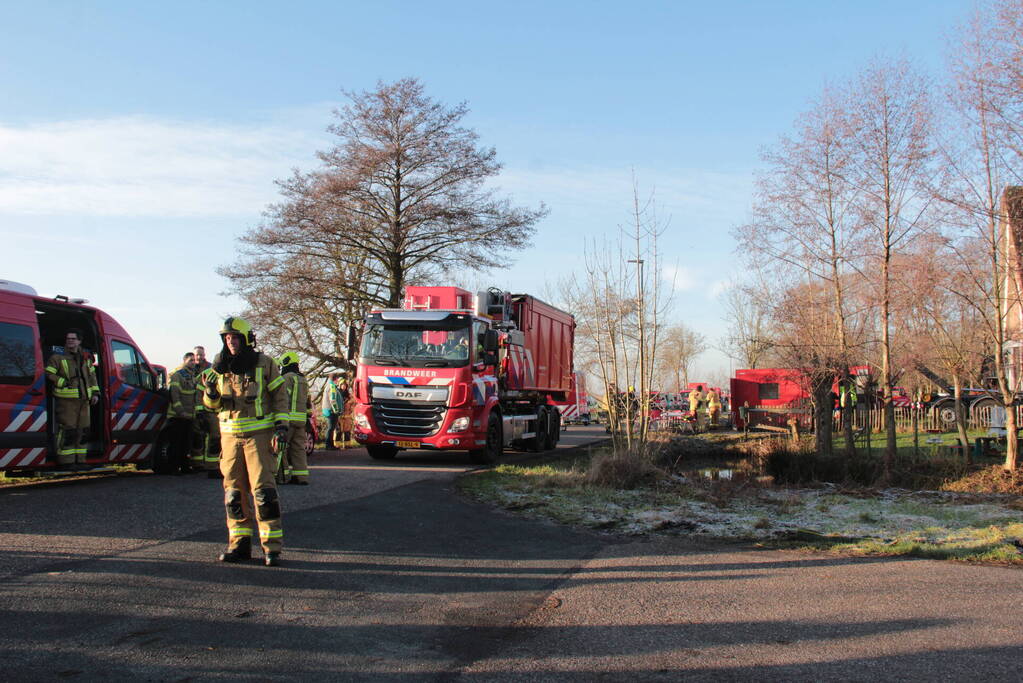 Veel rookontwikkeling bij brand in dak van oude boerderij