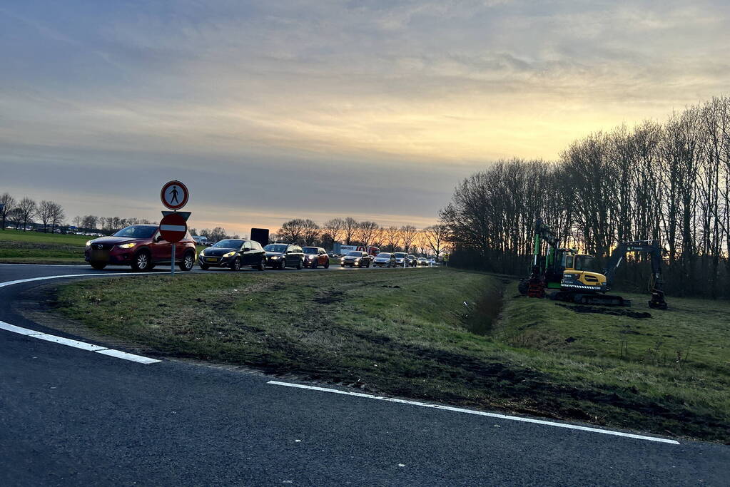 Ravage na groot ongeval waarbij auto over kop slaat