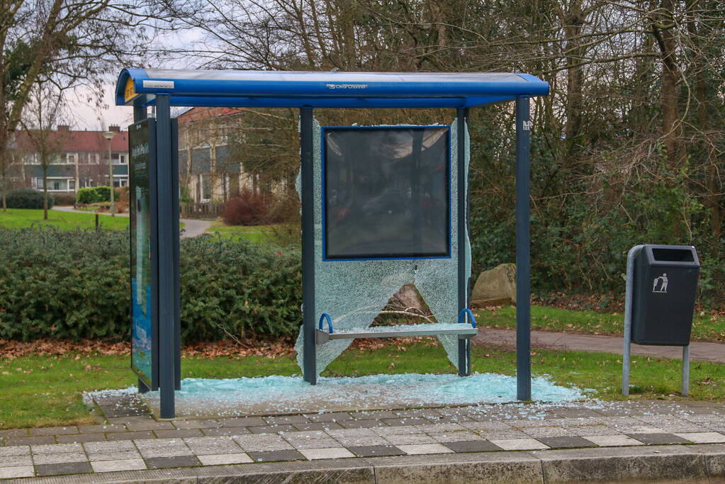 Wederom bushokje vernield in Emmerhout