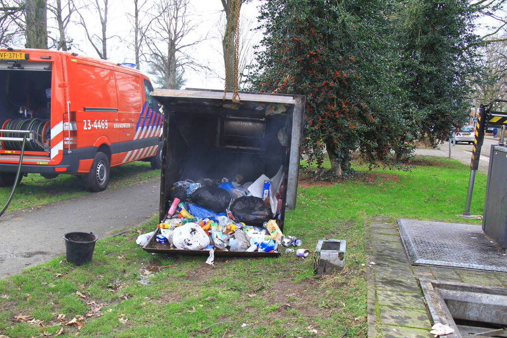 Brand ontstaan door laswerkzaamheden ondergrondse container