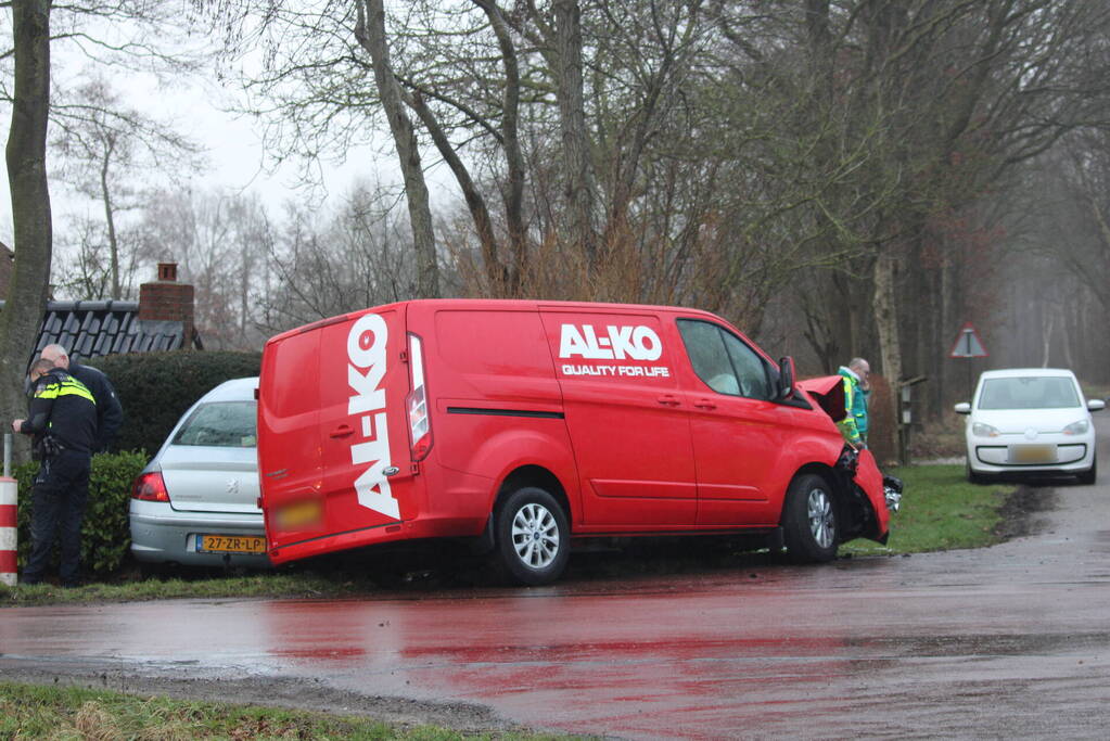 Zwaargewonde bij ongeval op kruising
