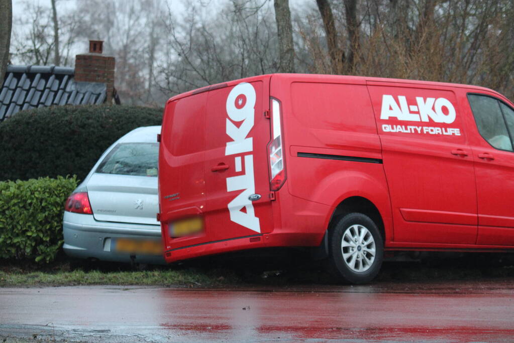 Zwaargewonde bij ongeval op kruising