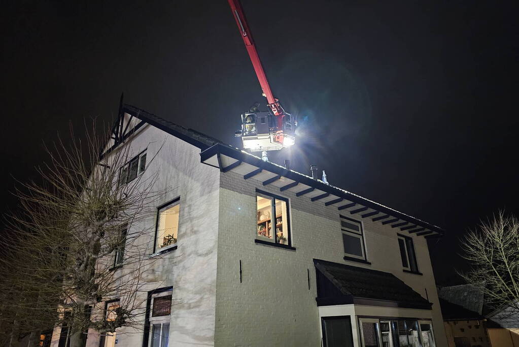 Brand in schoorsteen van vrijstaande woning