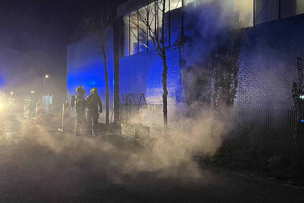 Buitenbrand tegen pand snel geblust