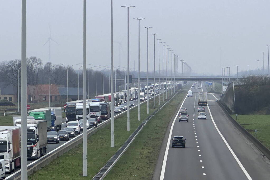 Lange file door boerenprotest in België