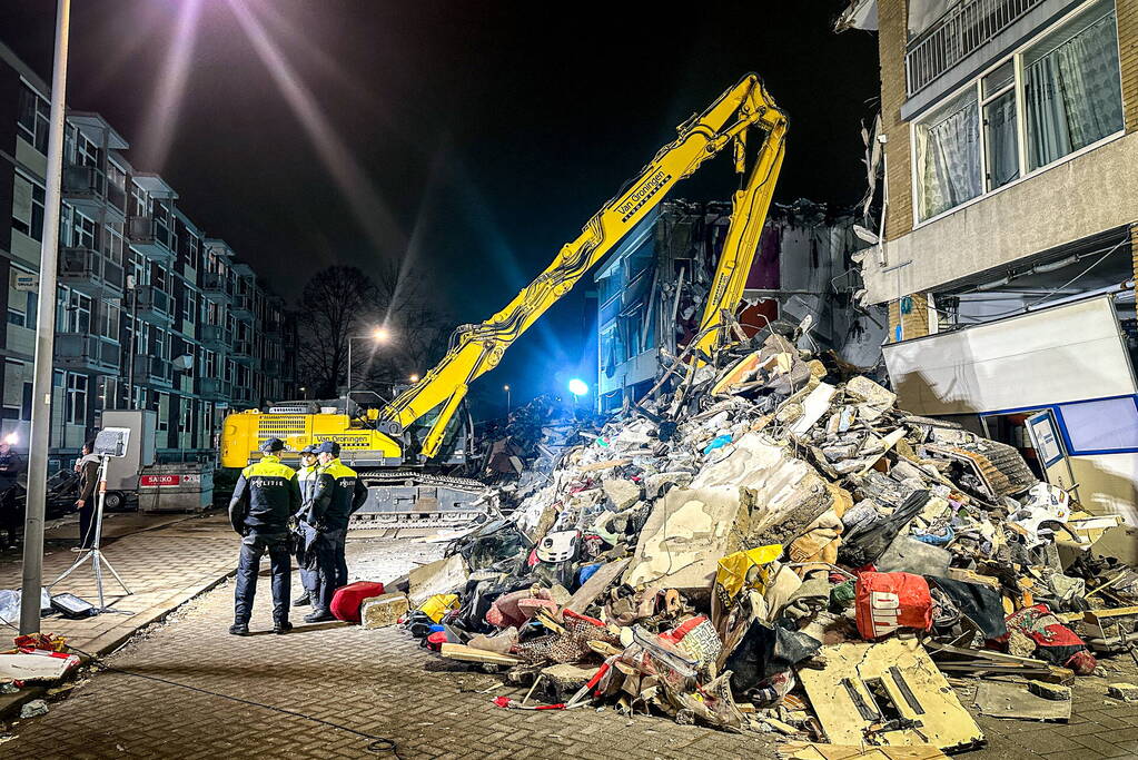 Eerste bloemen neergelegd bij rampplek