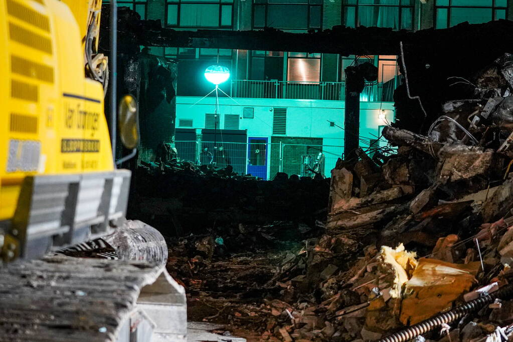 Eerste bloemen neergelegd bij rampplek