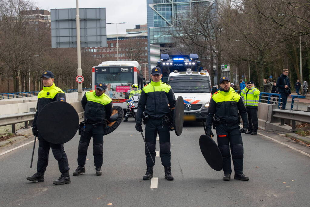 Massale politie-inzet bij demonstratie Extinction Rebellion