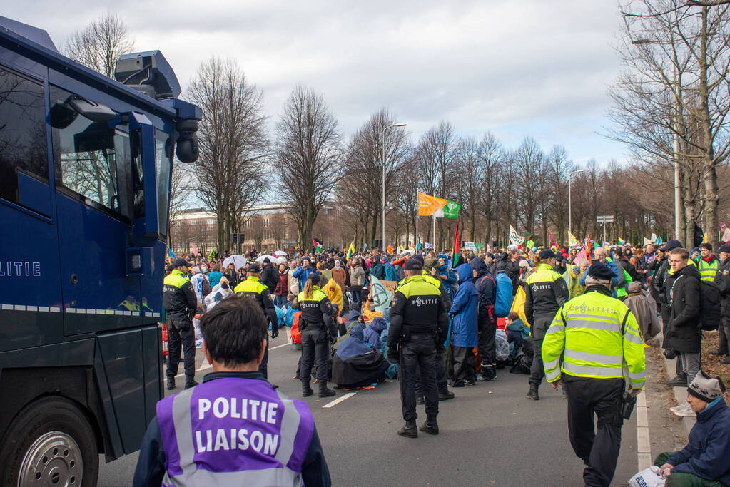 Massale politie-inzet bij demonstratie Extinction Rebellion